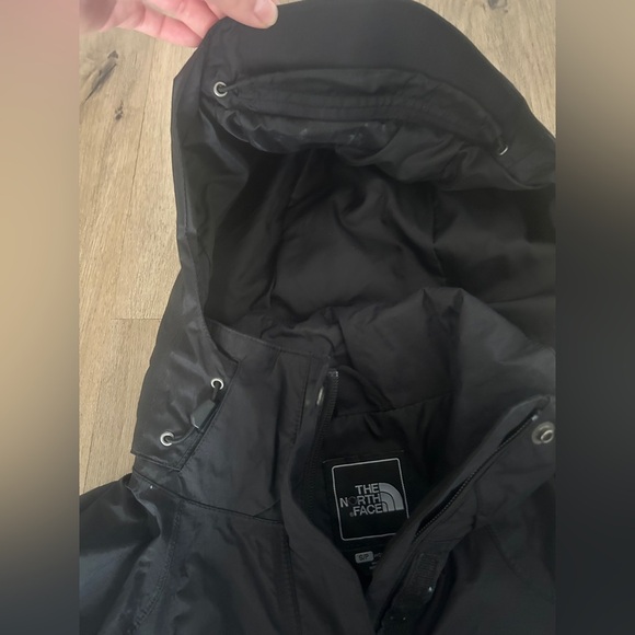 The North Face Woman’s HyVent Jacket, Removable Hood, Vintage- USED - Picture 4 of 13